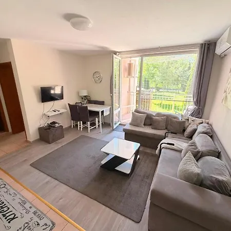 2 Bed Including Free Airport Ride شقة